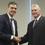 El presidente del Gobierno, Pedro Sánchez, ayer, durante su reunión con el presidente cubano en la sede de la ONU. Foto: Efe