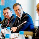 El presidente del Gobierno, Pedro Sánchez, ayer, en la reunión con inversores y empresarios celebrada en La Moncloa / Efe