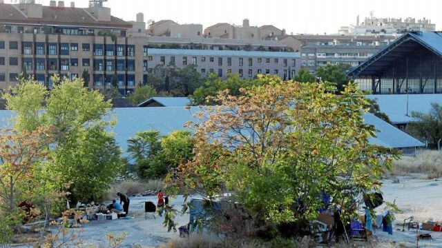 En los solares propiedad de Adif y del Ayuntamiento de Madrid se estableció un poblado chabolista