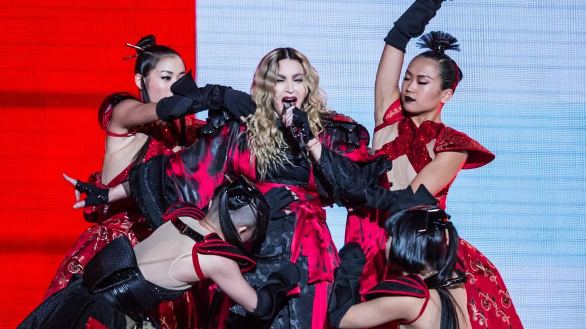 Madonna durante uno de sus conciertos de la gira Rebel Heart