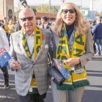 La pareja, a su llegada a ayer al estadio de Twickenham como dos aficionados australianos más