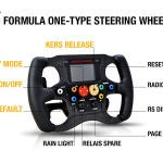 El volante es similar, aunque con menos botones, al que utilizan los coches de Fórmula 1.