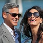 El actor estadounidense, George Clooney (izda), y su esposa, Amal Alamuddin (dcha).