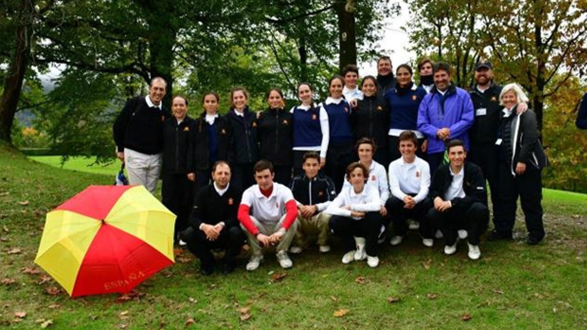 Foto del equipo español a la consecución del título