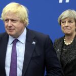 Boris Johnson y Theresa May. (Thierry Charlier/Pool Photo via AP, File)