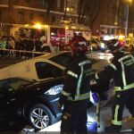 Imagen de los vehículos hundidos en la acera / Foto: Emergencias Madrid