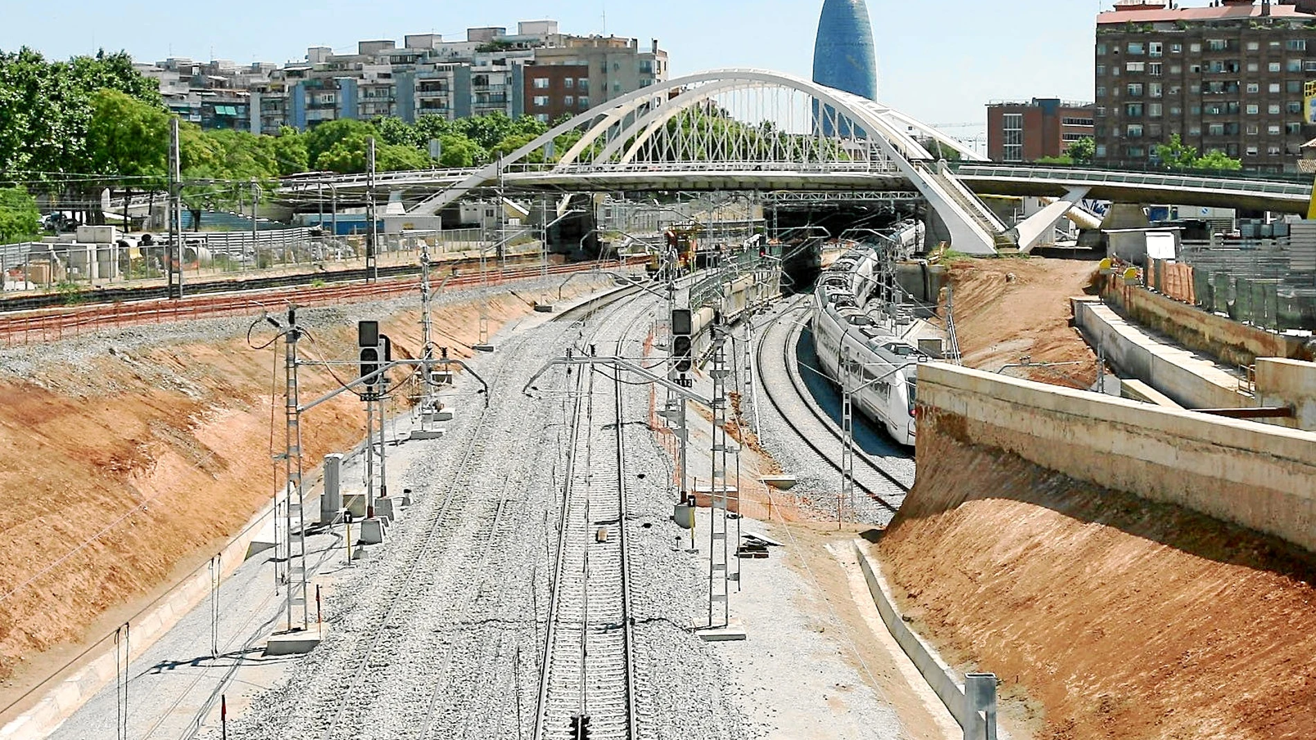 Obras de la línea de alta velocidad entre Madrid y Barcelona a su paso por la Ciudad Condal
