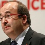 El candidato del PSC a la presidencia de la Generalitat, Miquel Iceta, durante su intervención en un mitin electoral. EFE/ Andreu Dalmau.