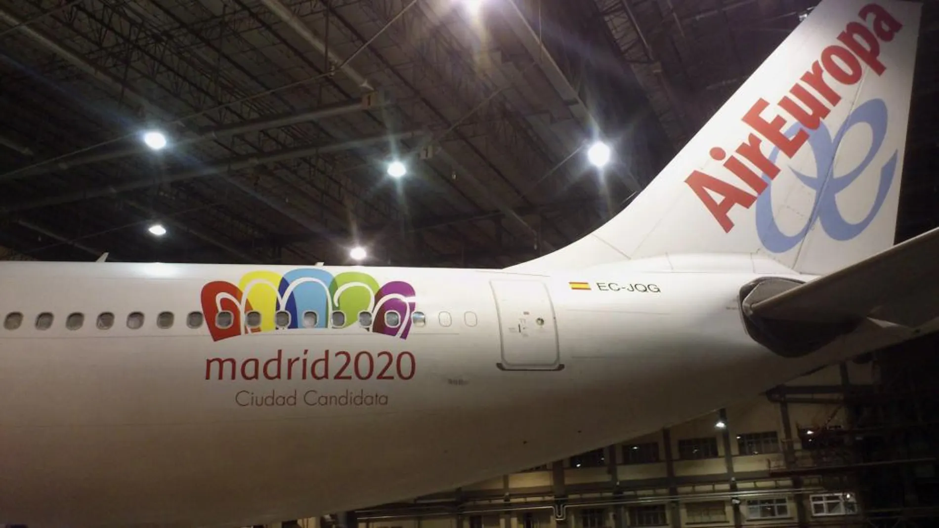 Imagen de archivo del Airbus 330-200 pintado con los colores de Madrid,