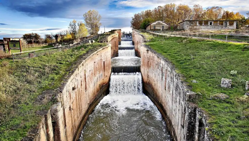 El Canal de Castilla es una de las formas más originales de recorrer Palencia