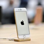 Un Iphone 7, a la venta en una tienda en Australia