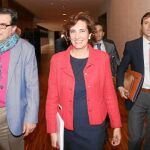 La consejera de Cultura y Turismo, María Josefa García Cirac, con parte de su equipo en las Cortes