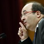 El lider del PSC, Miquel Iceta, durante una de sus intervenciones en el segundo debate de investidura en el Parlament de Cataluña, después de que el martes el 'no' de la CUP frustrara su primer intento de Artur Mas de ser investido presidente de la Generalitat.