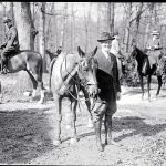 Imagen de 1920 en la que se ve al presidente Roosevelt con su caballo en Columbia, Washington