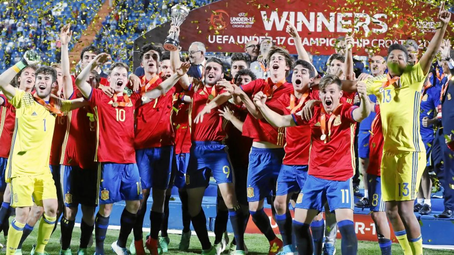 España celebra el título de campeona de Europa sub’17
