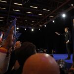Emmanuel Macron celebra los resultados con sus seguidores