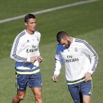 Cristiano Ronaldo y Karim Benzema, en el entrenamiento de ayer