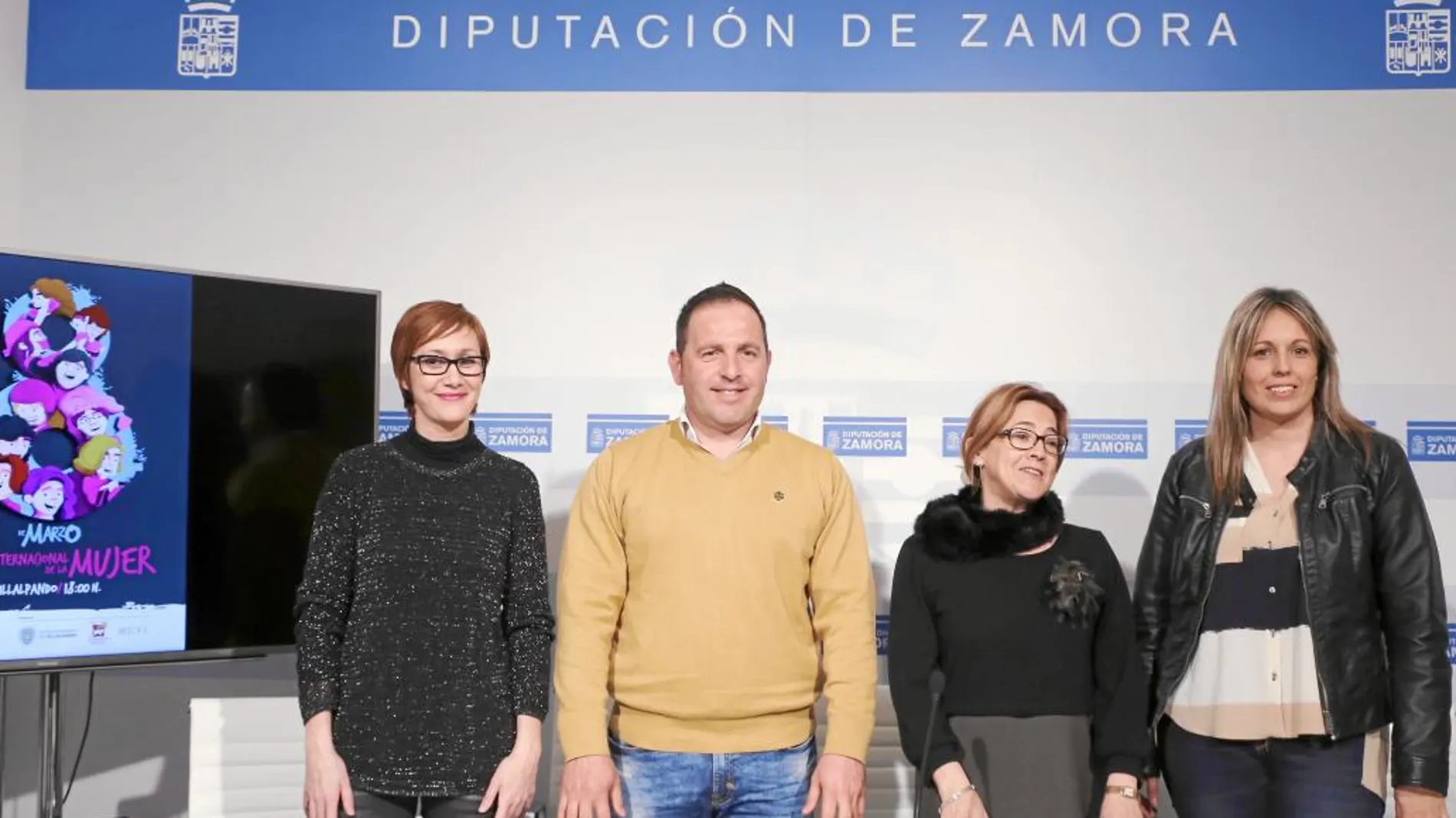 De izquierda a derecha, Ana Yagüe, Roberto Fuentes, Mayte Martín y Laura Grande, presentan los actos con motivo del «Día de la Mujer» que se celebrará en Villalpando