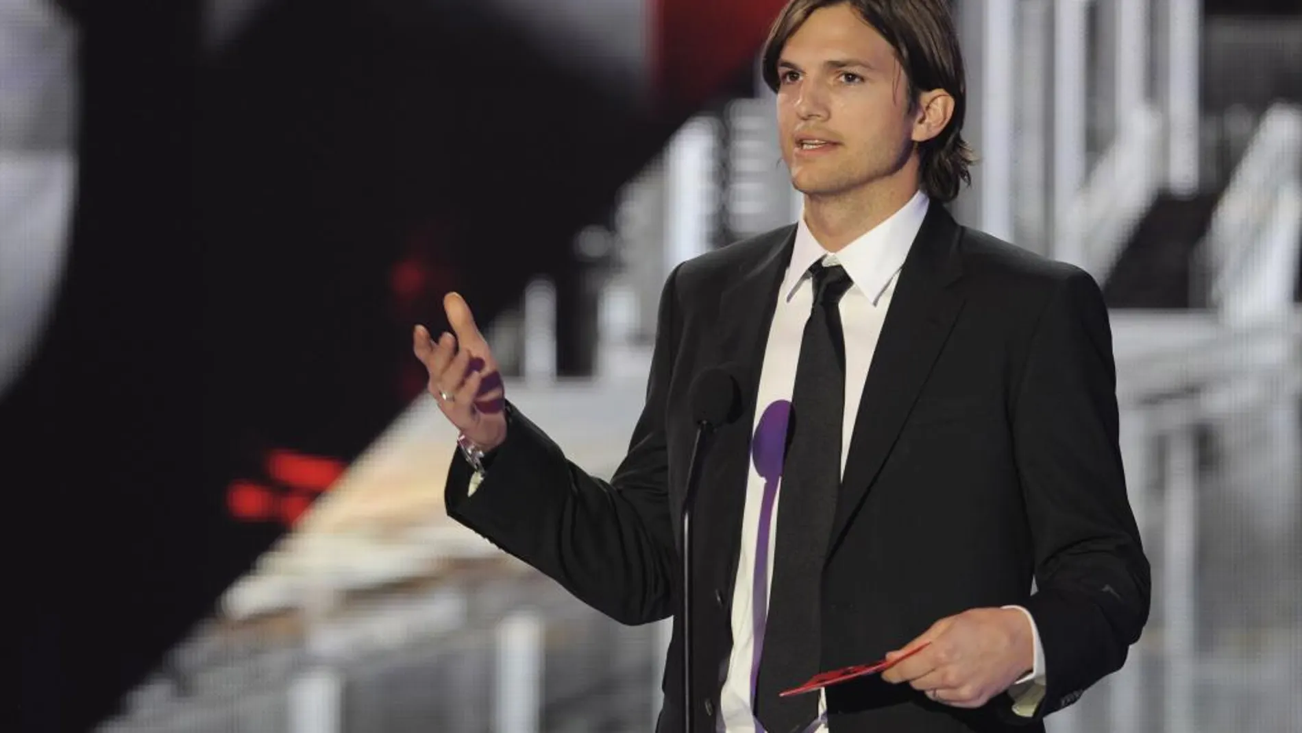 Ashton Kutcher sería metroespiritual, según este estudio