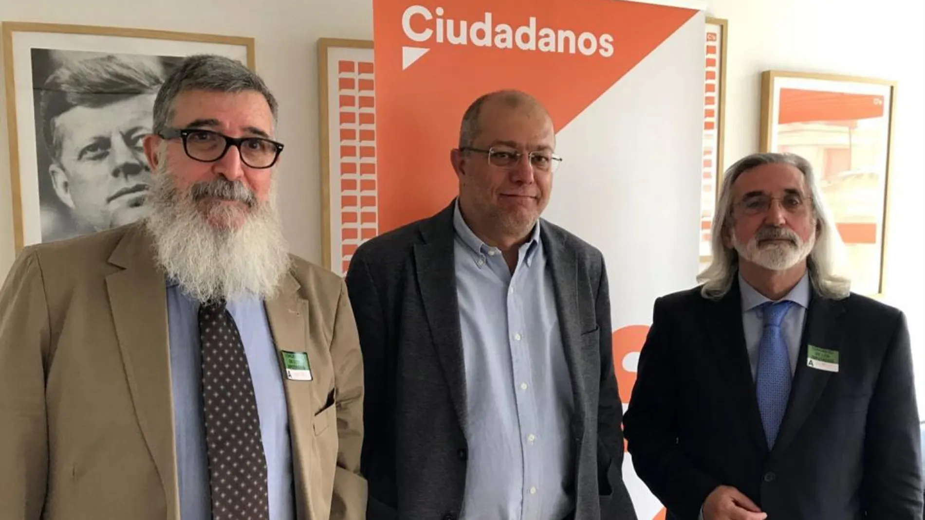 Miembros de la plataformas fueron recibidos recientemente en Madrid por los portavoces de Podemos, PP y Cs