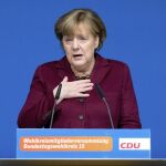 El Ejecutivo de Merkel "estudiará ahora qué consecuencias tienen esas medidas para ciudadanos alemanes con doble nacionalidad"