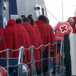 Llegada al puerto de Almería de los tripulantes de una patera que fue rescatada ayer por Salvamento Marítimo cuando navegaban a 2,4 millas náuticas al noroeste de la isla de Alborán
