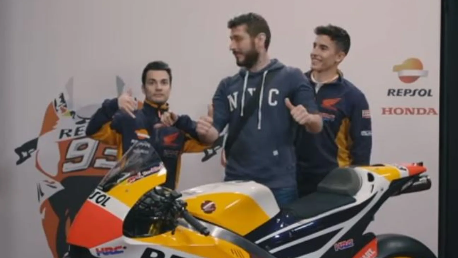 Una foto sorpresa con Márquez y Pedrosa