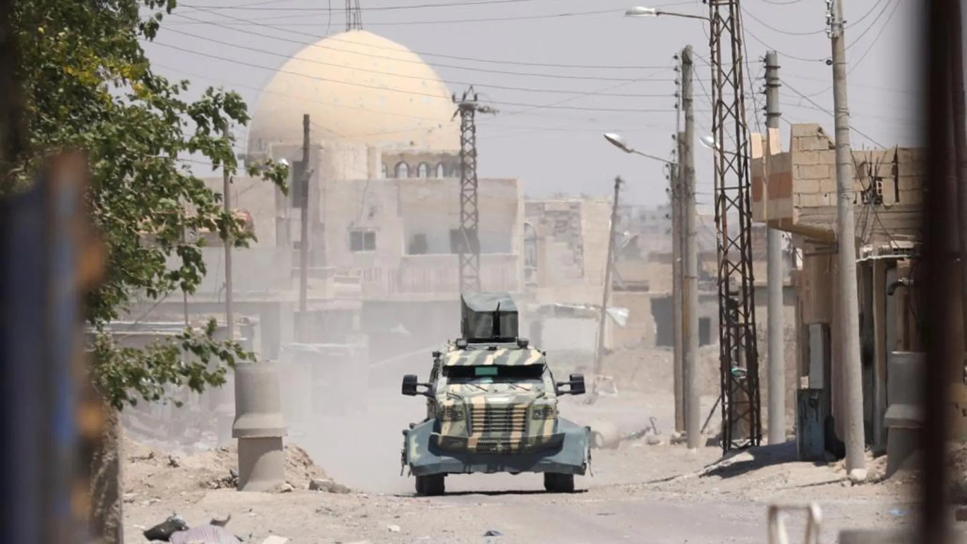 Un vehículo militar de las Fuerzas Democráticas Sirias en Raqqa