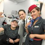 Diego Armando Maradona, en el avión en el que aterrizó en la capital mexicana. Desde allí se trasladó a Culiacán / Efe