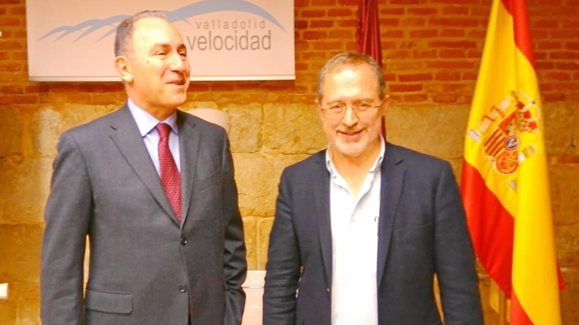 Manuel Saravia junto a Antonio Gato durante la reunión