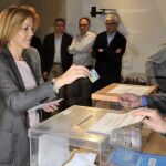 La secretaria general del PP y presidenta del PP de Castilla La Mancha, María Dolores de Cospedal, durante las votaciones