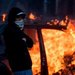 Disturbios en Caracas después de que el régimen de Maduro sofocara el intento de alzamiento militar