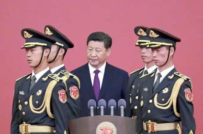 Xi Jinping saca músculo militar