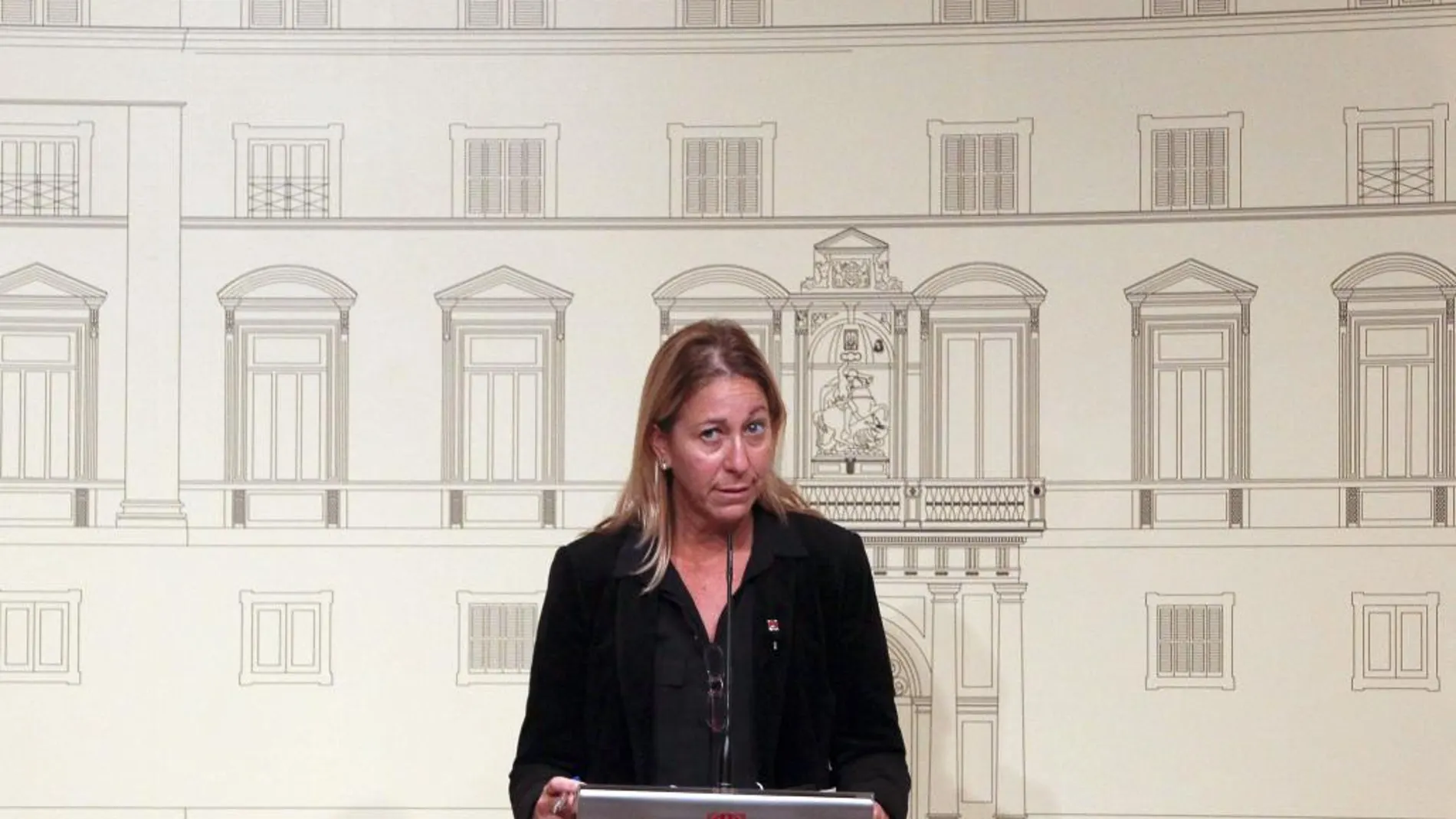 La vicepresidenta del Govern y portavoz en funciones, Neus Munté, durante la rueda de prensa