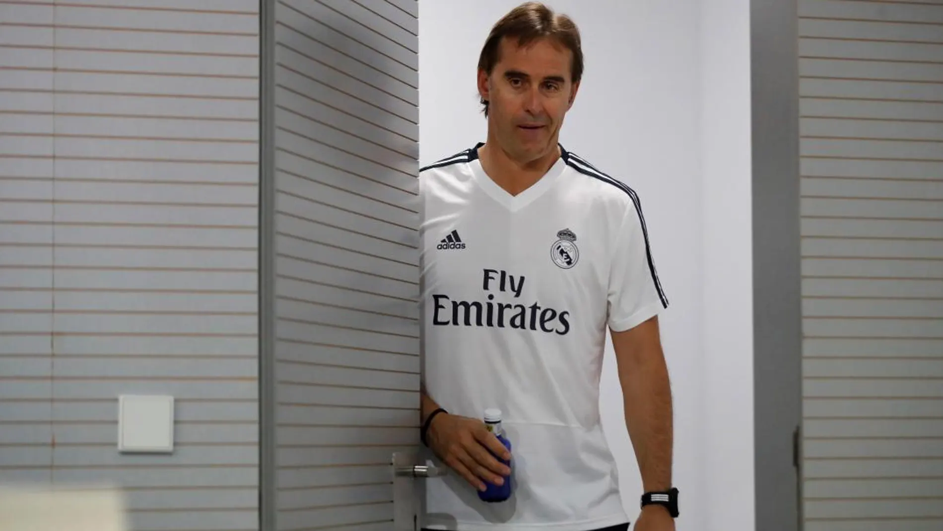 El entrenador del Real Madrid, Julen Lopetegui, poco antes de la rueda de prensa que ofreció hoy en Valdebebas tras el entrenamiento del equipo. / Foto: Efe/Juan Carlos Hidalgo