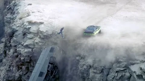 Paul Walker saltando del camión antes de caer precipicio abajo