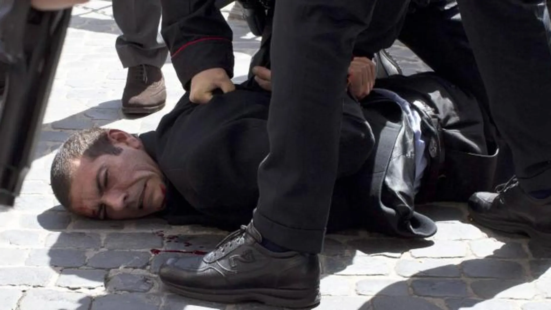 La ira de la antipolítica estalla en Italia