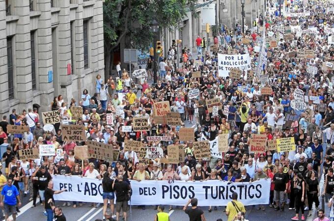 Imágen de las protestas contra los pisos turísticos en Barcelona