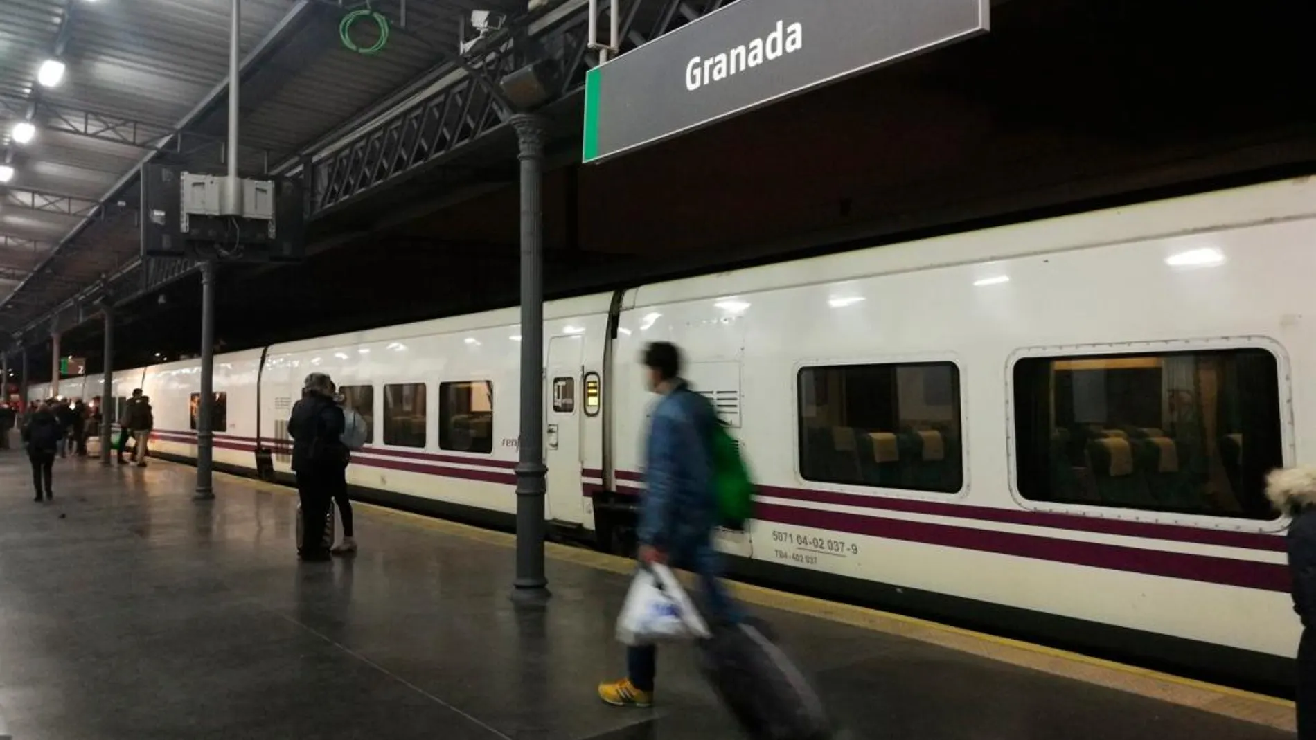 La salida del Talgo con destino a Madrid ha sido acogida con división de opiniones / Foto: La Razón