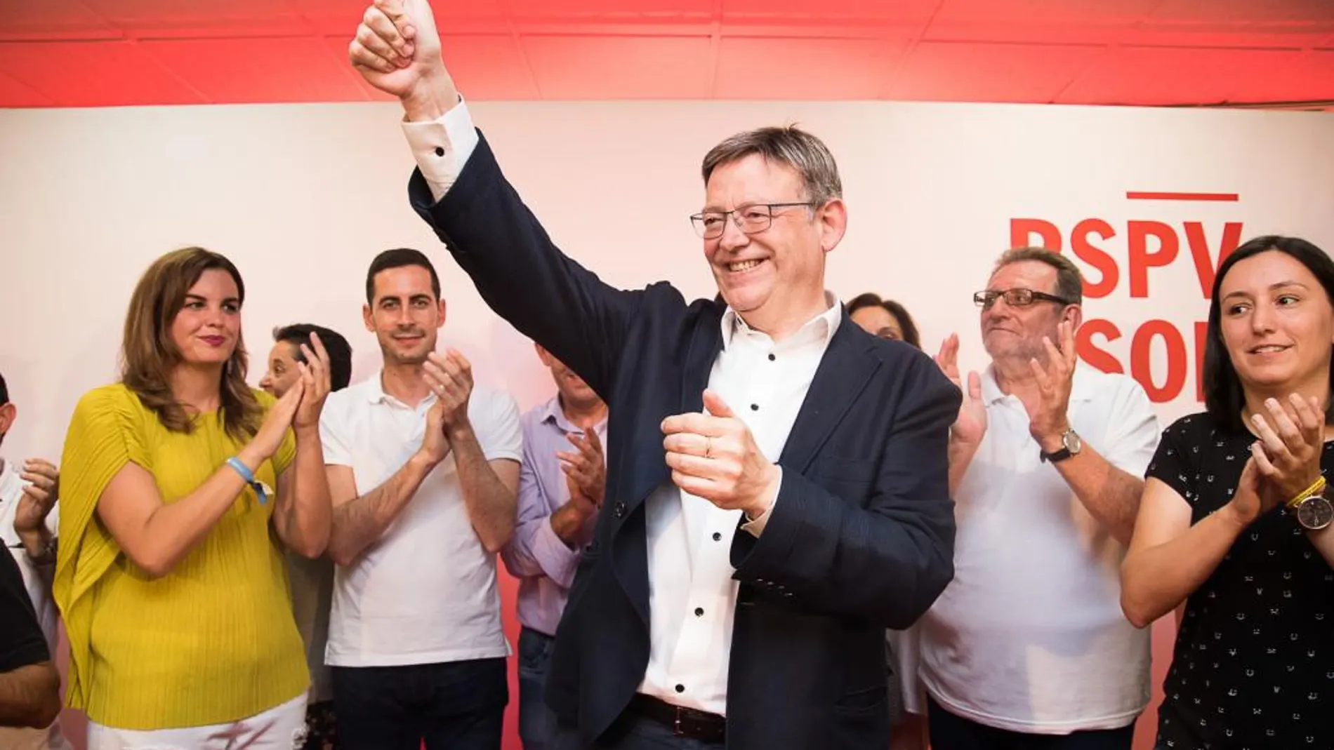 El secretario general del PSPV, Ximo Puig, compareció ayer tras conocer los resultados y se comprometió a construir un partido de «izquierdas, feminista, federalista y valencianista»