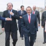 El presidente Juan Vicente Herrera y la consejera Pilar del Olmo, junto al presidente de Empresa Familiar César Pontvianne y José Manuel Isidro