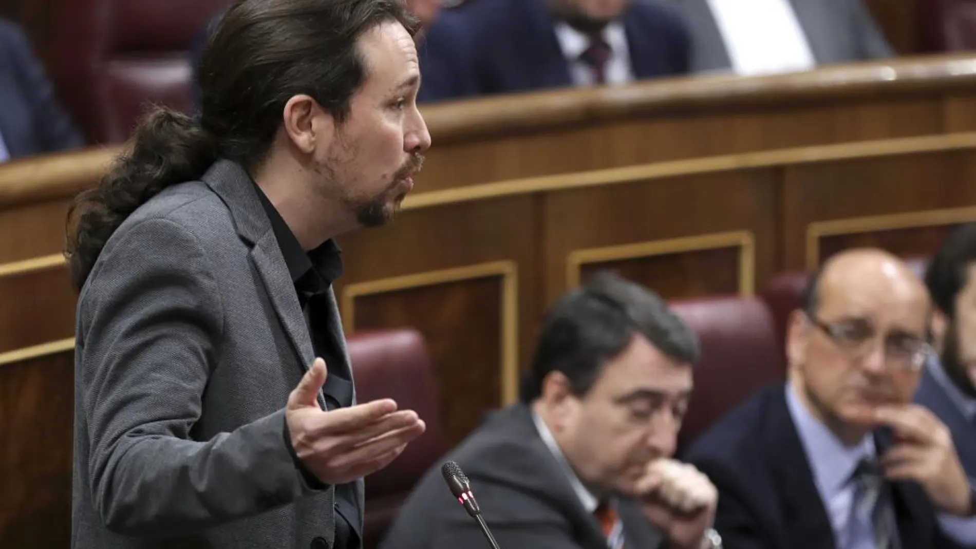 El secretario general de Podemos, Pablo Iglesias, durante su intervención hoy en la sesión de control en el Congreso.