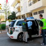 Los detenidos conseguían datos personales a través de redes sociales, haciéndose pasar por personal médico, para contratar líneas de telefonía, internet y obtener teléfonos móviles