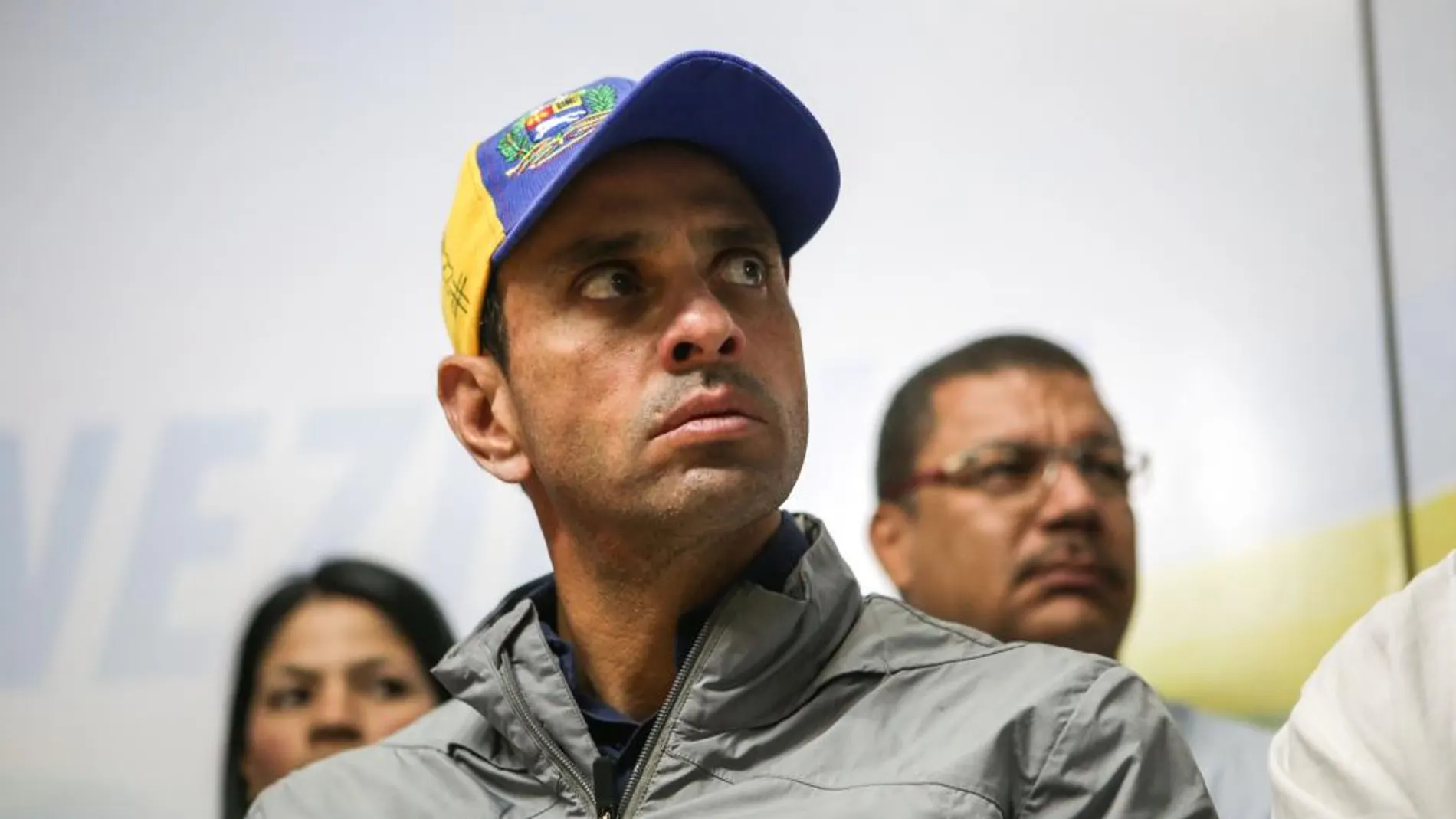Henrique Capriles durante un acto del gobernador indígena del estado Amazonas, Liborio Guarulla, en Caracas
