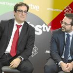 A la izda., Eugenio Fernández (Mediaset)y Arturo Larraínzar (Atresmedia) en la presentación de la plataforma