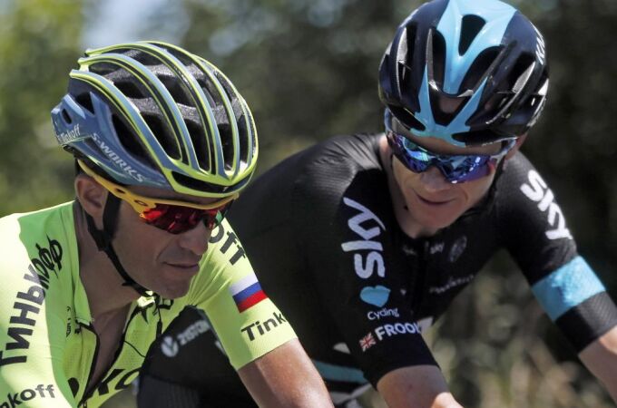 Contador conversa con Froome durante la etapa