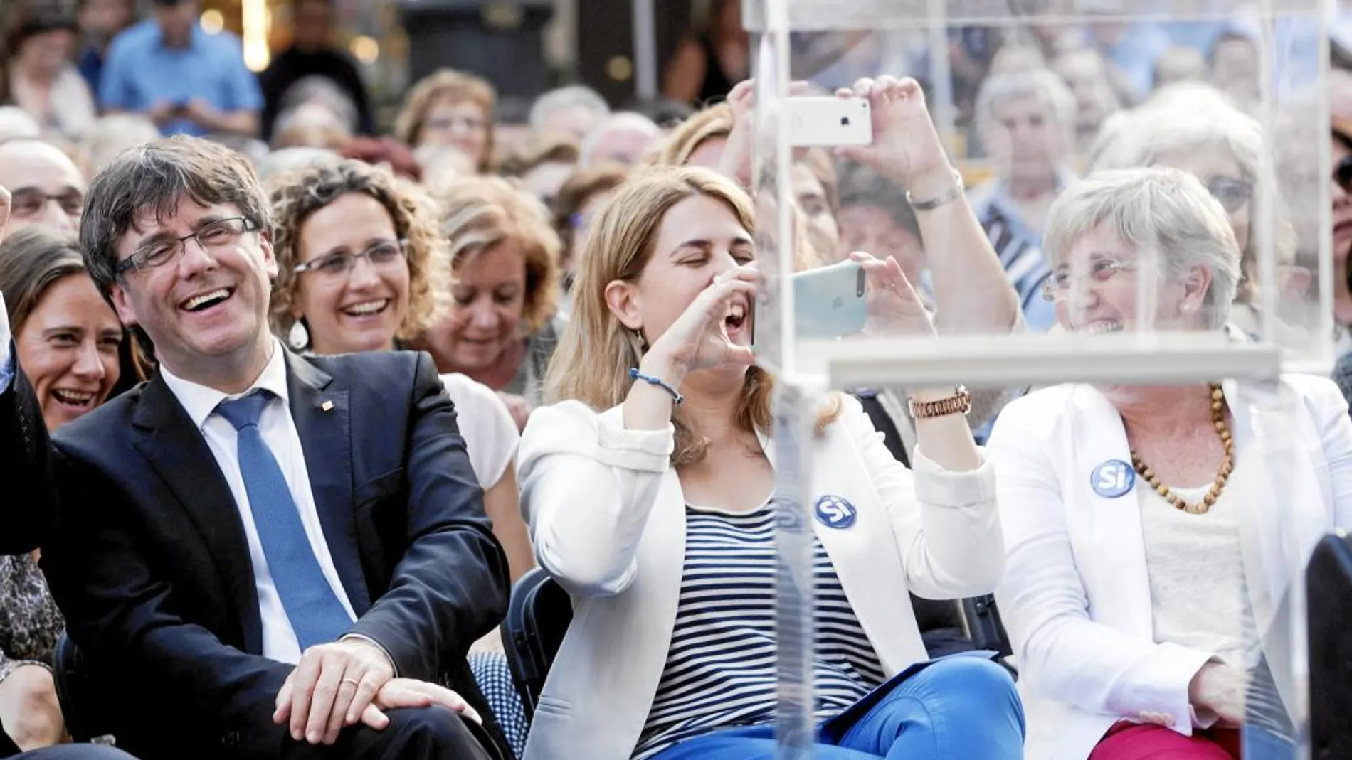Puigdemont, junto Marta Pascal, ayer en el acto de campaña «Sí al mejor país» en Barcelona