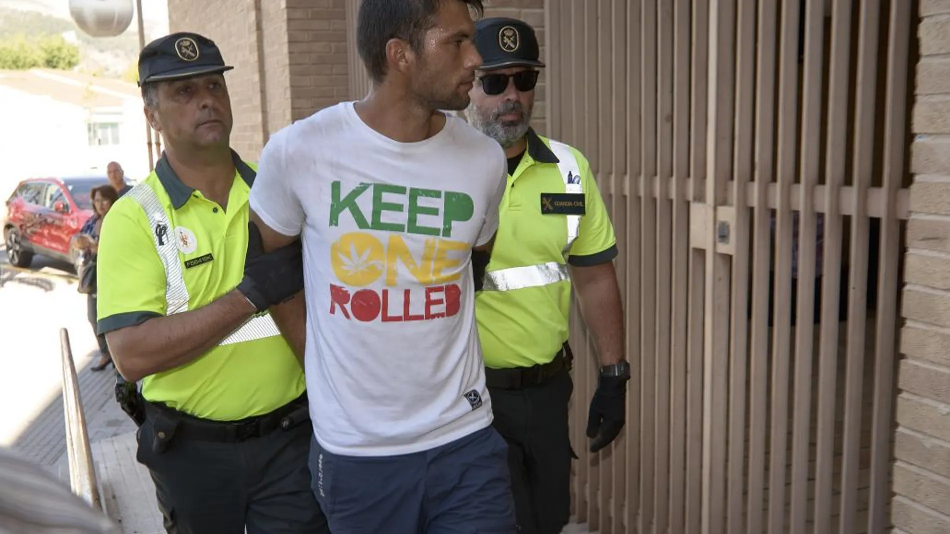 El conductor del turismo fue detenido por la Guardia Civil