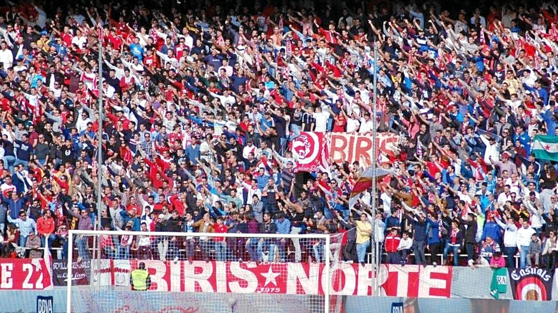 Los seguidores sevillistas más radicales han tomado la decisión de no animar al equipo como colectivo