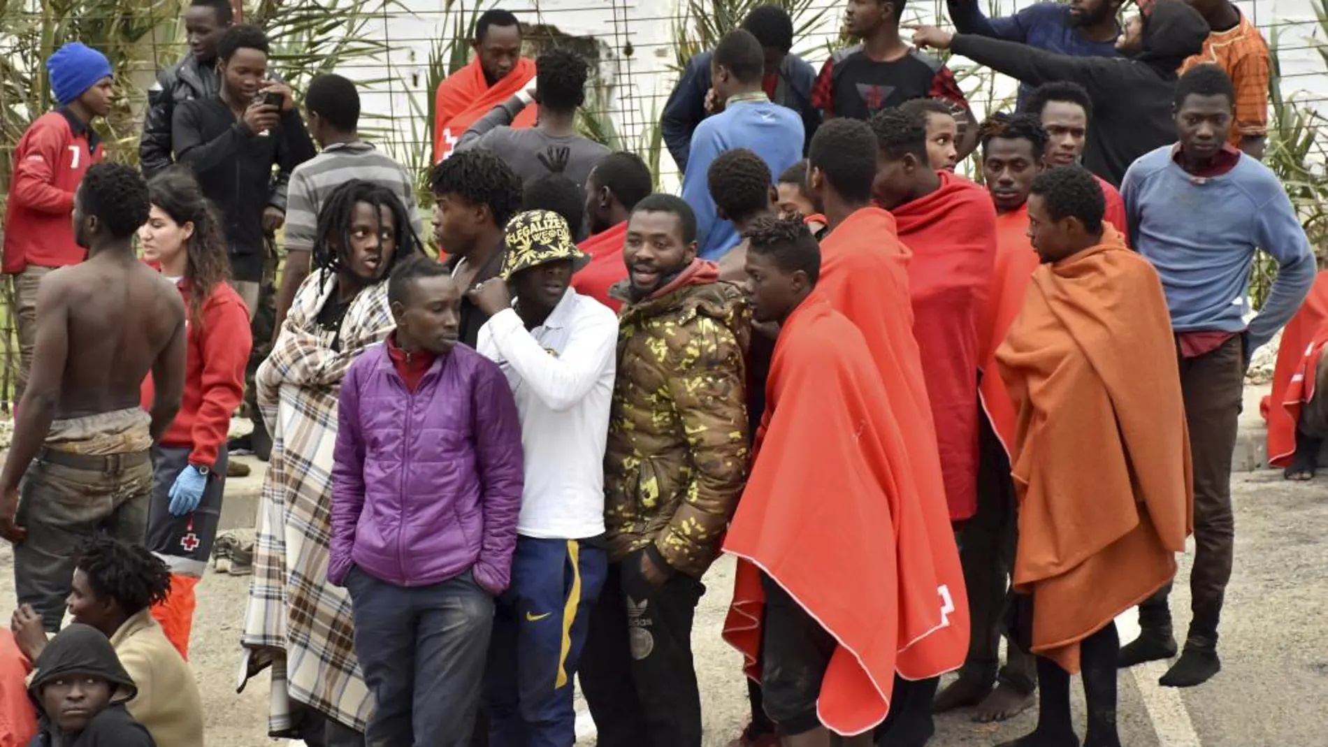Un grupo de inmigrantes tras su entrada en Ceuta el pasado día 9.
